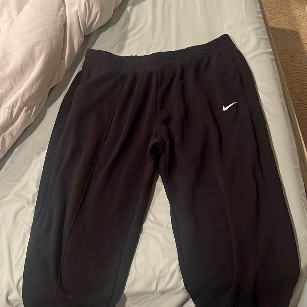 Nike Women's Sportswear Club Fleece Mid-Rise Oversized Sweatpants